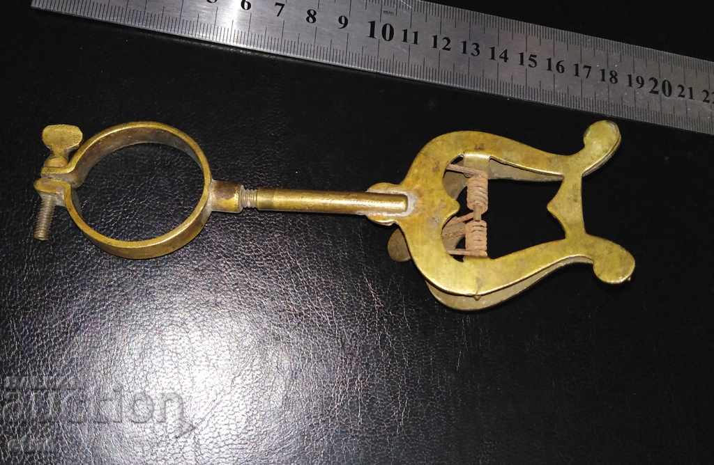 СТАРА БРОНЗОВА СТОЙКА, ЩИПКА ЗА ПАРТИТУРА - 7 СТАРА БРОНЗОВА СТОЙКА, ЩИПКА ЗА ПАРТИТУРА - 7