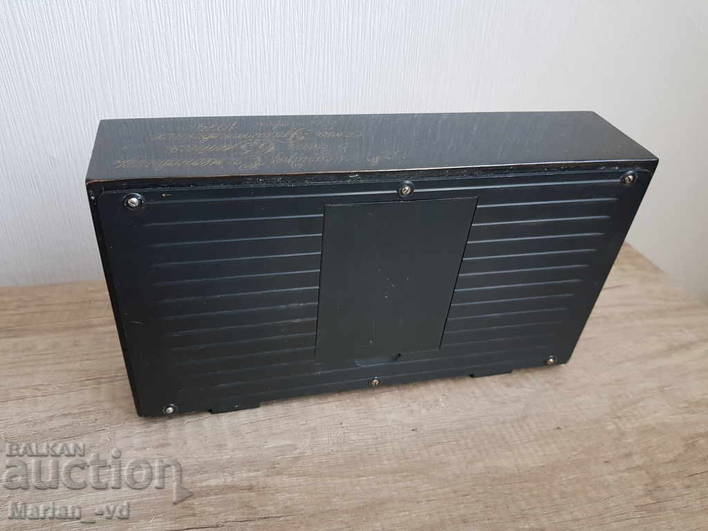 Delivery of Amber quartz table clock