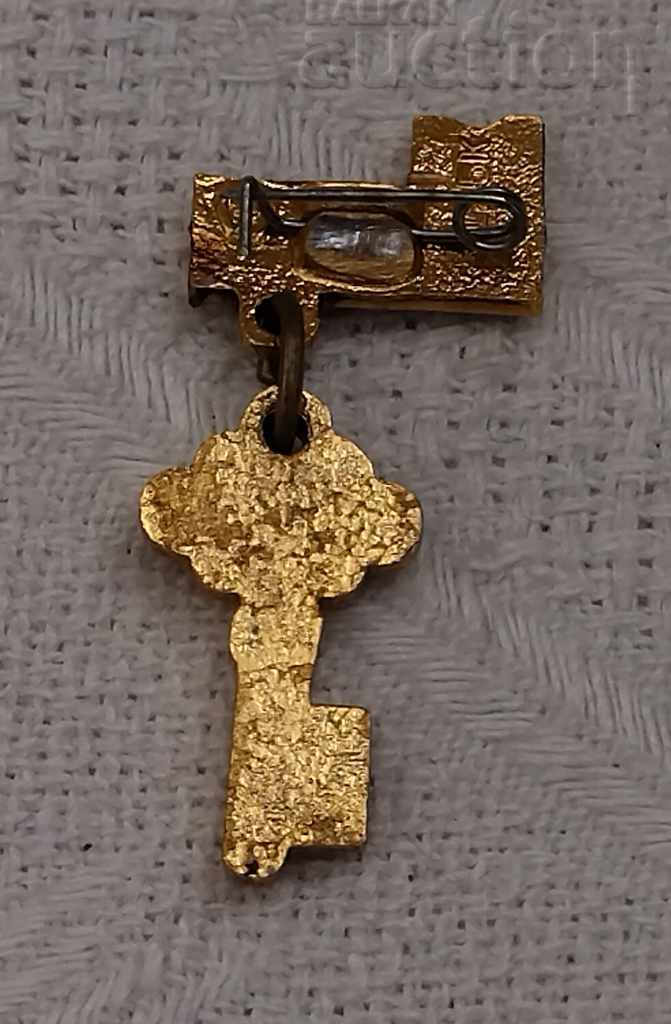 Auction MOSCOW KEY BADGE Auction MOSCOW KEY BADGE