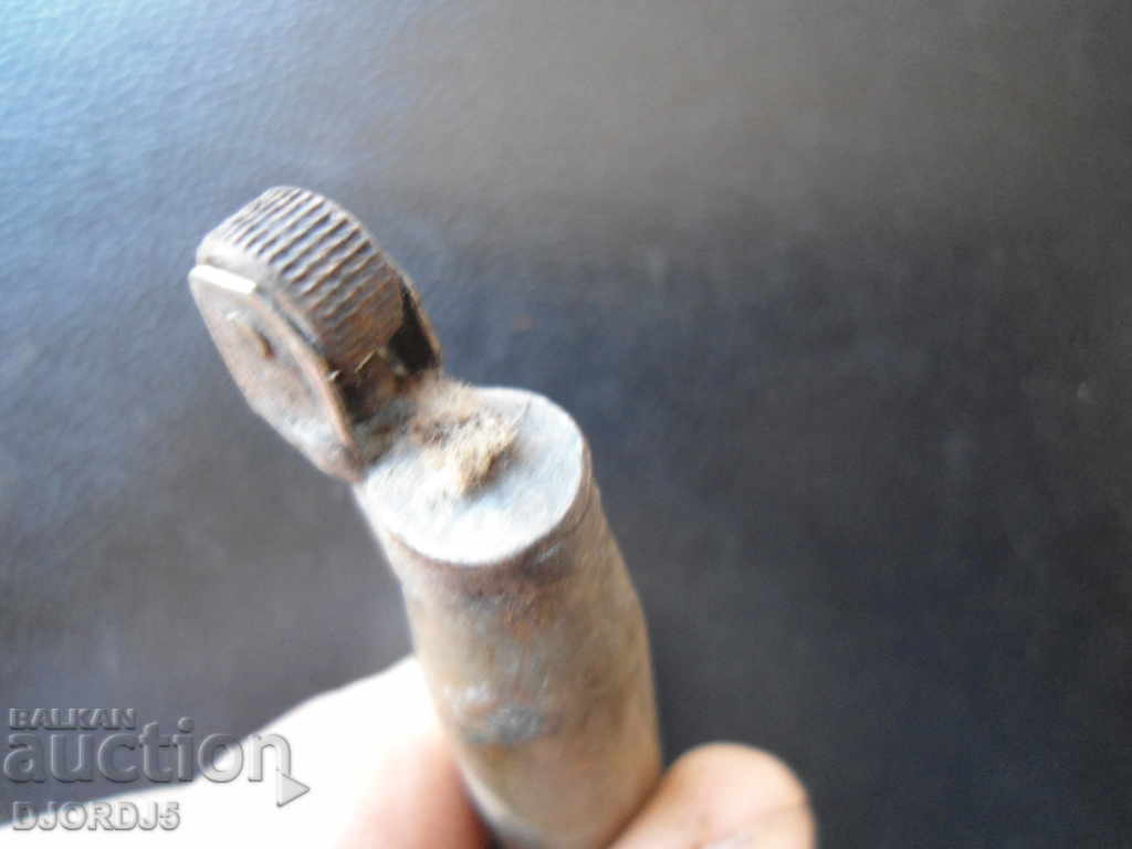 Παράδοση Παλιό αναπτήρας από κάλυκα, 1923 Παράδοση Παλιό αναπτήρας από κάλυκα, 1923