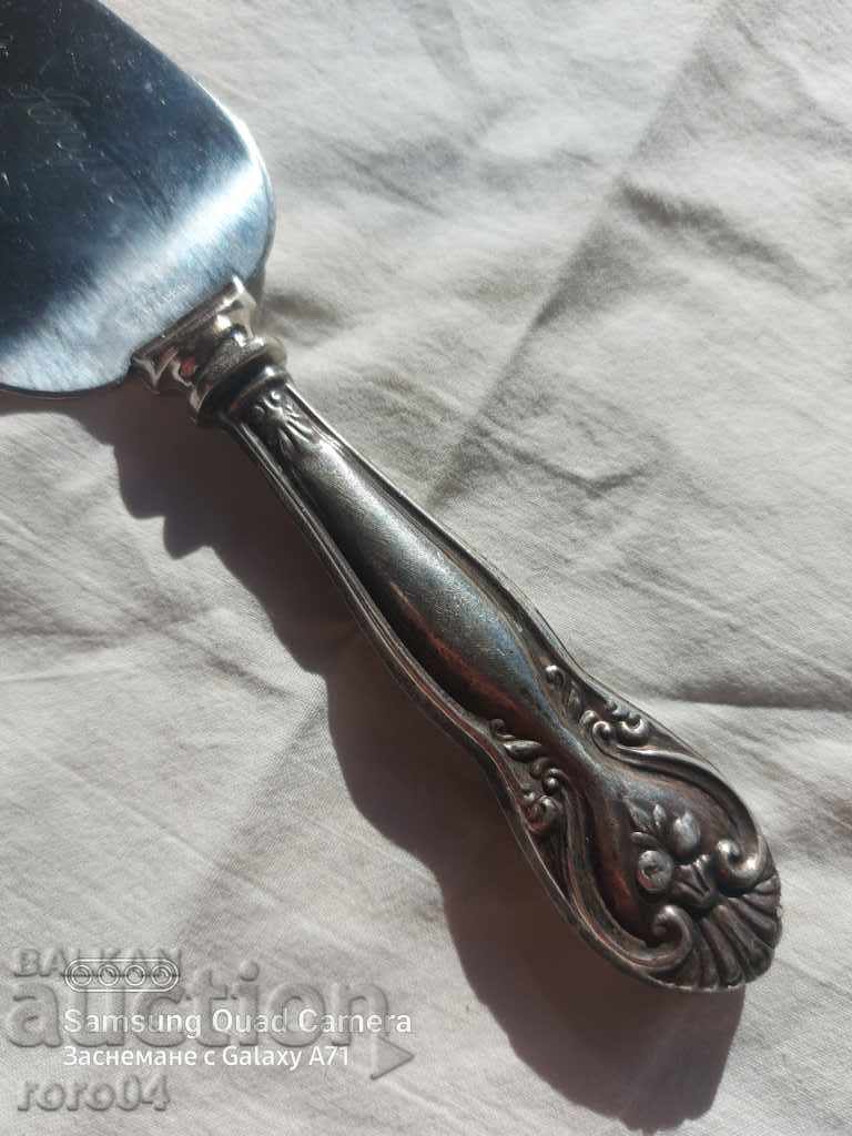 Auction OLD SILVER CAKE SPATULA Auction OLD SILVER CAKE SPATULA