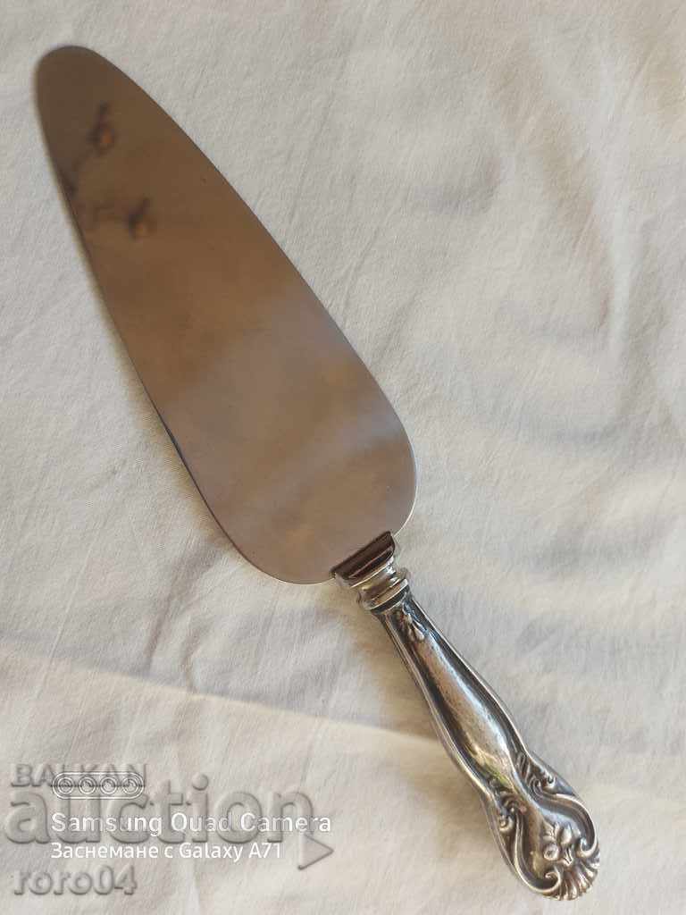 OLD SILVER CAKE SPATULA - 6 OLD SILVER CAKE SPATULA - 6