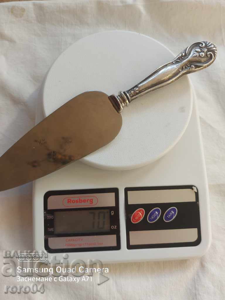 OLD SILVER CAKE SPATULA - 7 OLD SILVER CAKE SPATULA - 7
