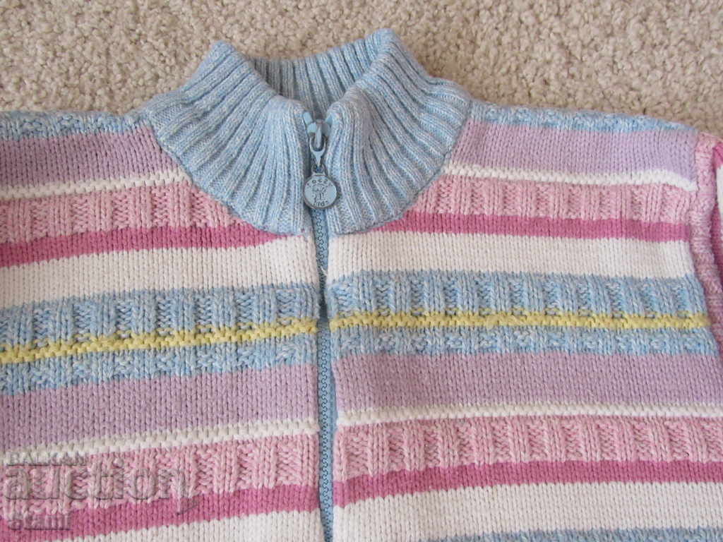 Delivery of Machine knitted cardigan for a girl with a zipper, size 164 Delivery of Machine knitted cardigan for a girl with a zipper, size 164