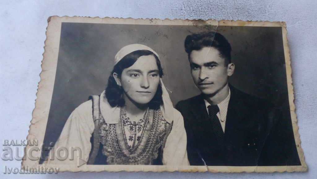 Снимка Мъж и жена в народна носия