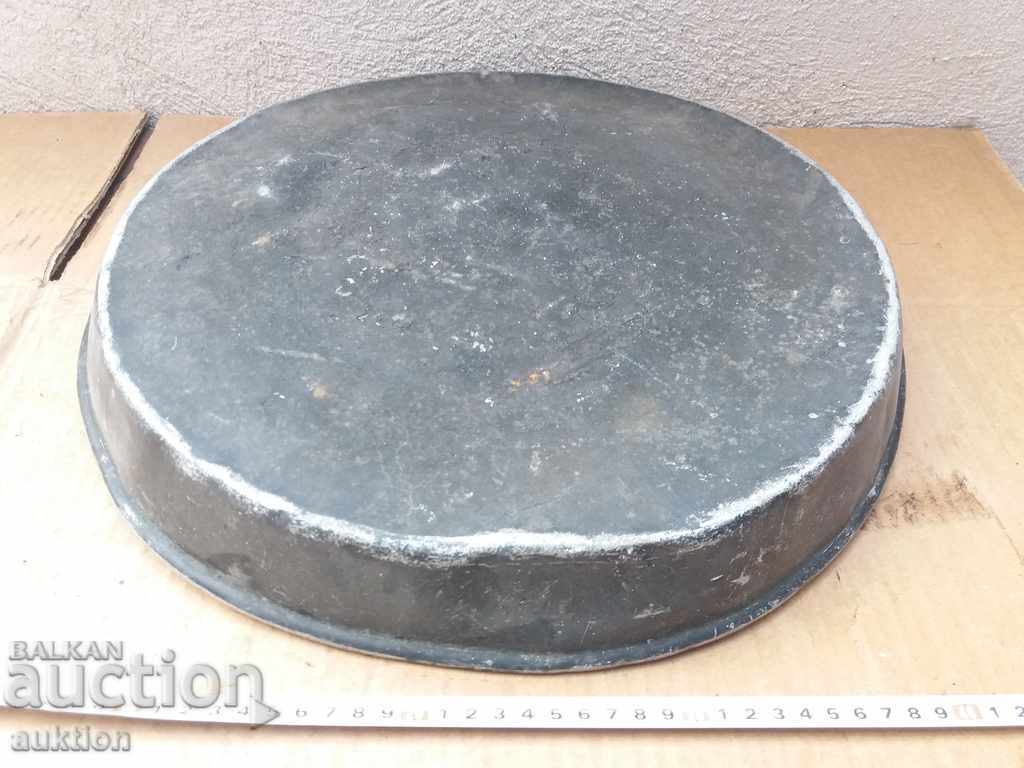 TAVĂ MARE VECHE DE ALUMINIU PENTRU PÂNI, PULȚE, ETC. - 6 TAVĂ MARE VECHE DE ALUMINIU PENTRU PÂNI, PULȚE, ETC. - 6