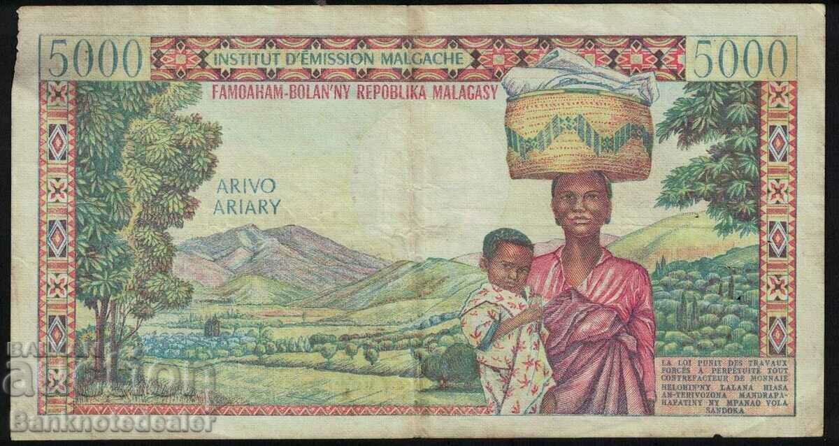 Madagascar 5000 Francs 1966 Pick 609 Ref 3233 cu preț 270.00 BGN | € 138.05