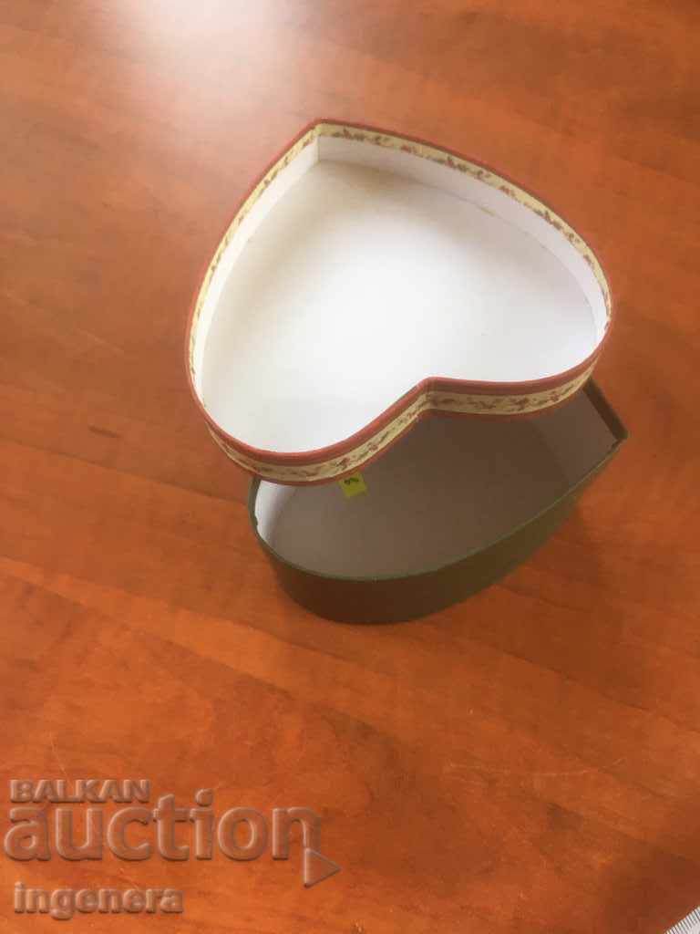 Delivery of CHRISTMAS BOX NEW PRESSED CARDBOARD HEART Delivery of CHRISTMAS BOX NEW PRESSED CARDBOARD HEART