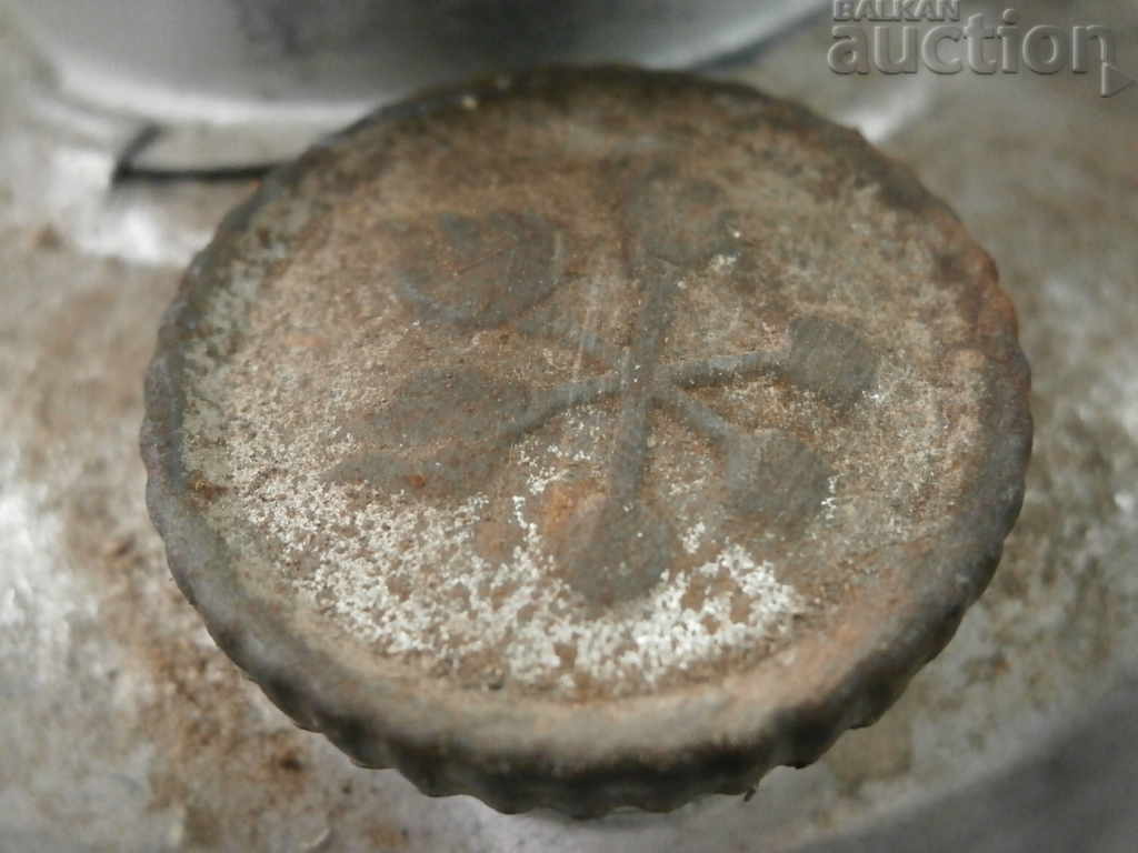 Delivery of antique gas lantern Delivery of antique gas lantern