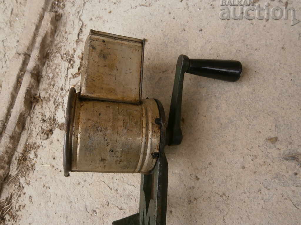 mill mill for walnuts nuts vintage TPK IZGREV Plovdiv - 5