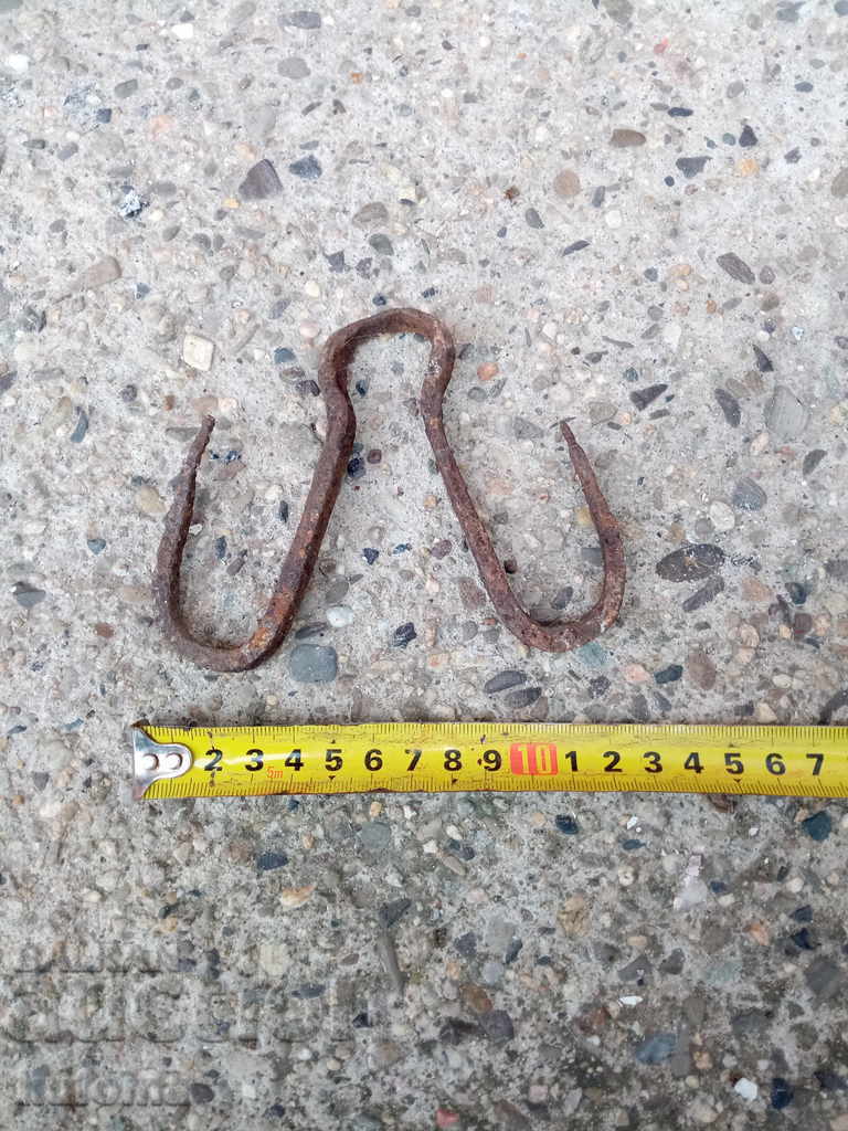 Old forged hook hook with price 9.99 BGN | € 5.11 Old forged hook hook with price 9.99 BGN | € 5.11