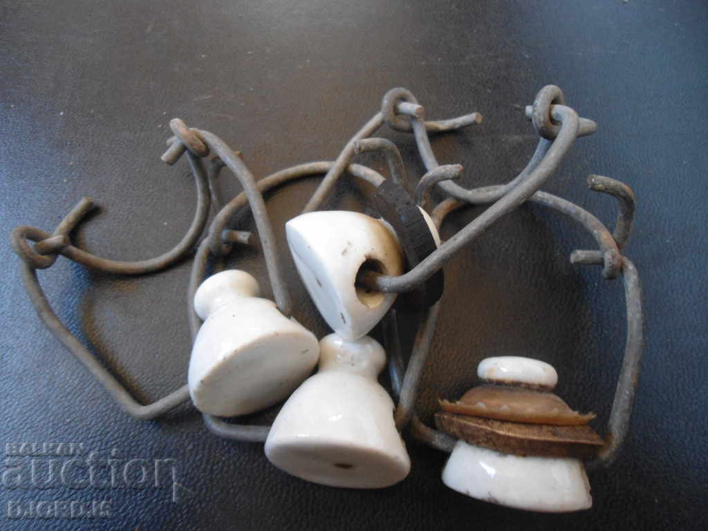 Auction Old caps for lemonade bottles, 4 pieces Auction Old caps for lemonade bottles, 4 pieces