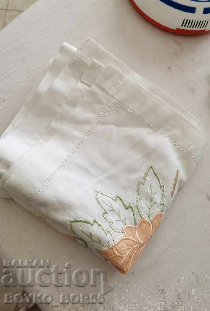 Beautiful Embroidered Tablecloth - New, 80/80 cm. - 5 Beautiful Embroidered Tablecloth - New, 80/80 cm. - 5