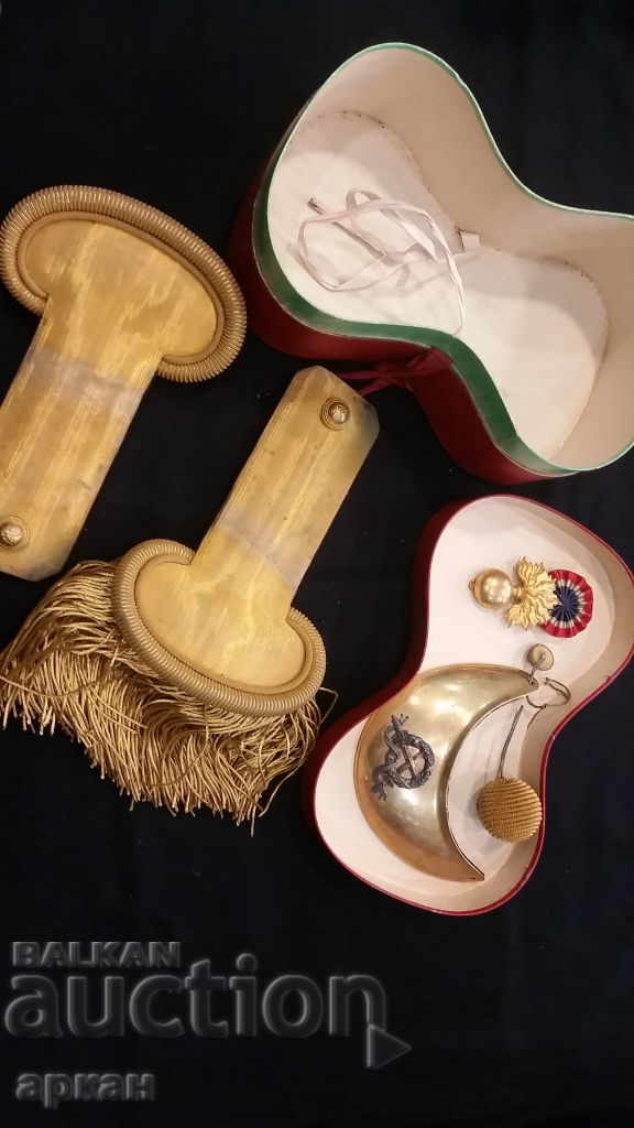 France set of epaulettes and ornaments - 5 France set of epaulettes and ornaments - 5