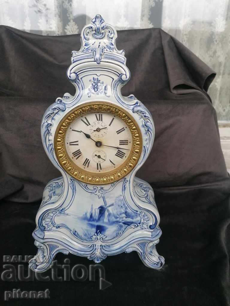 Антикварен порцеланов настолен часовник будилник