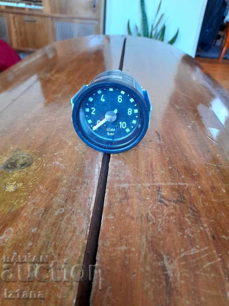 Old car pressure gauge