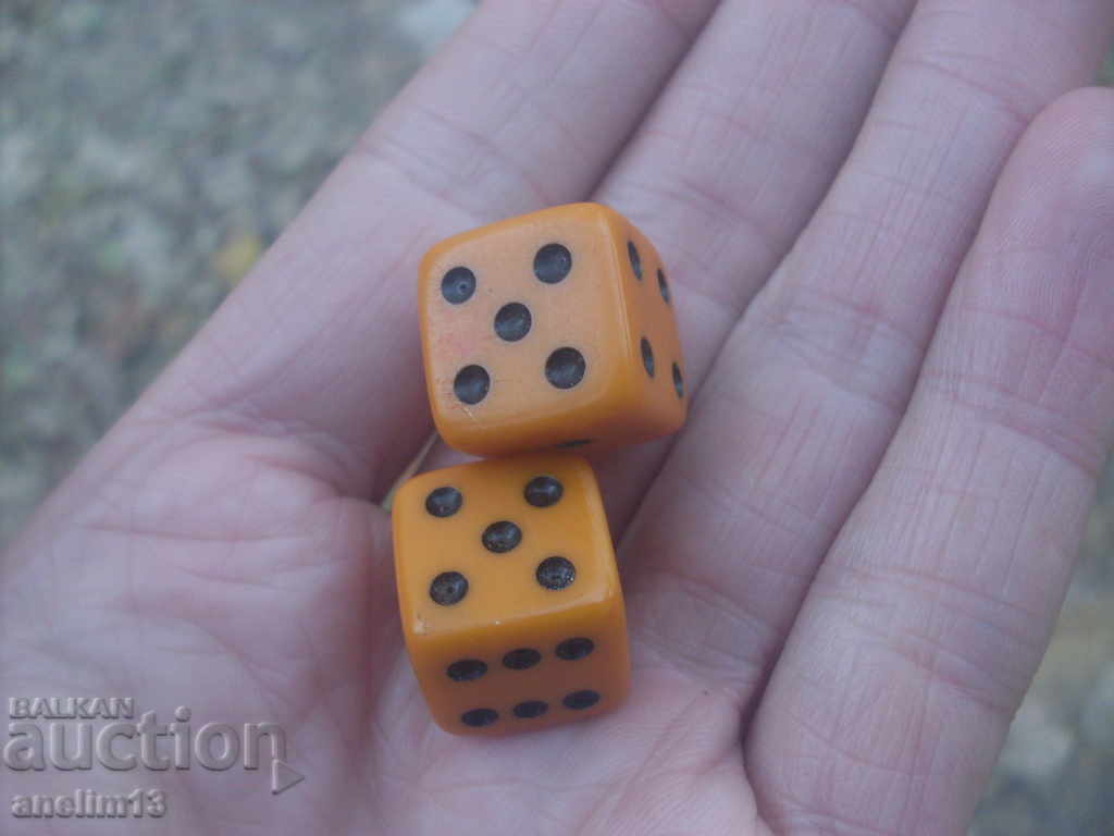 OLD DICE BACELITE DICE with price 20.00 BGN | € 10.23 OLD DICE BACELITE DICE with price 20.00 BGN | € 10.23