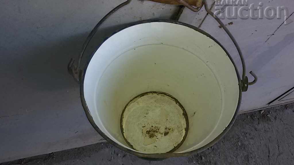 Delivery of large antique enameled bucket POBEDA SHUMEN 1967 Delivery of large antique enameled bucket POBEDA SHUMEN 1967