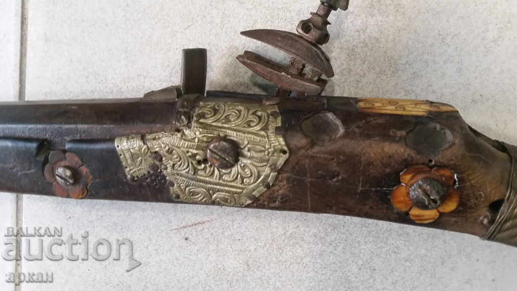 Auction Boilie gun, flint mechanism, decoration and ornaments Auction Boilie gun, flint mechanism, decoration and ornaments
