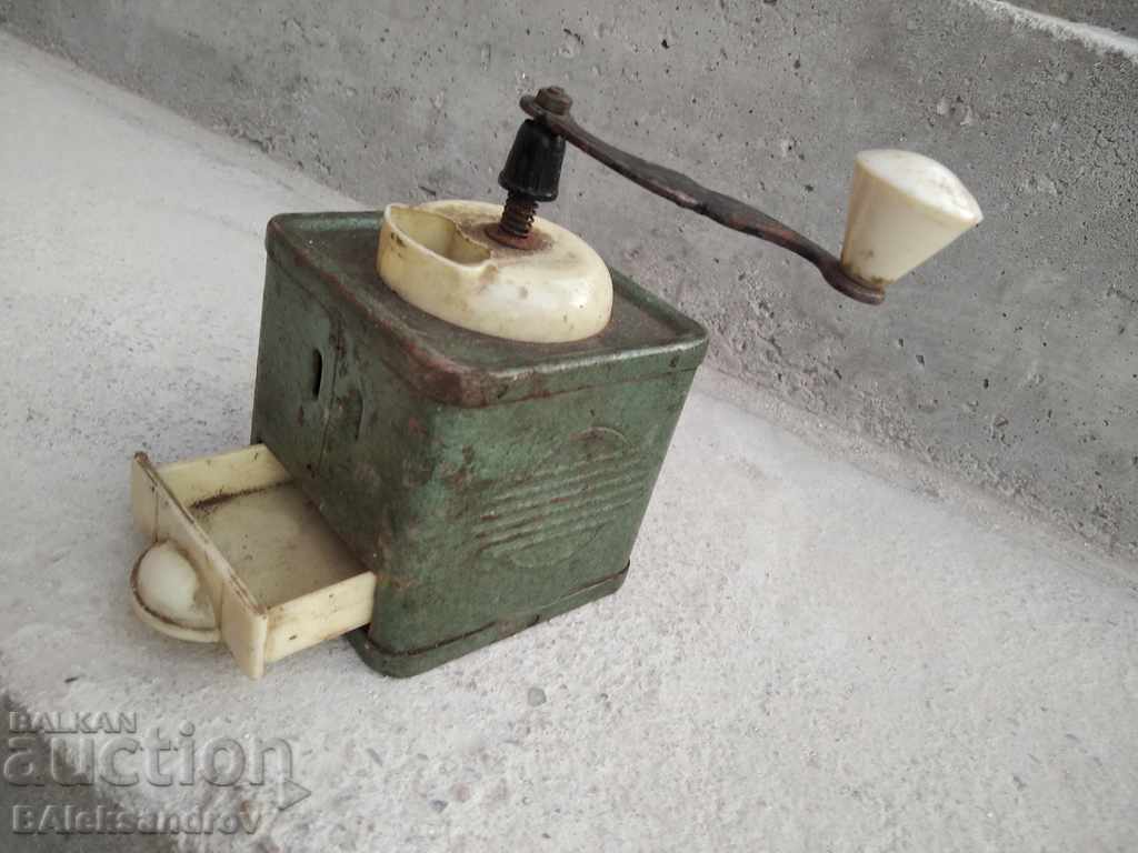 Auction Old metal grinder Auction Old metal grinder