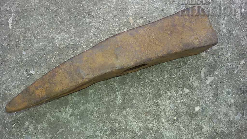 Delivery of Very old hammer for cut stone over 100 years, wrought iron Delivery of Very old hammer for cut stone over 100 years, wrought iron
