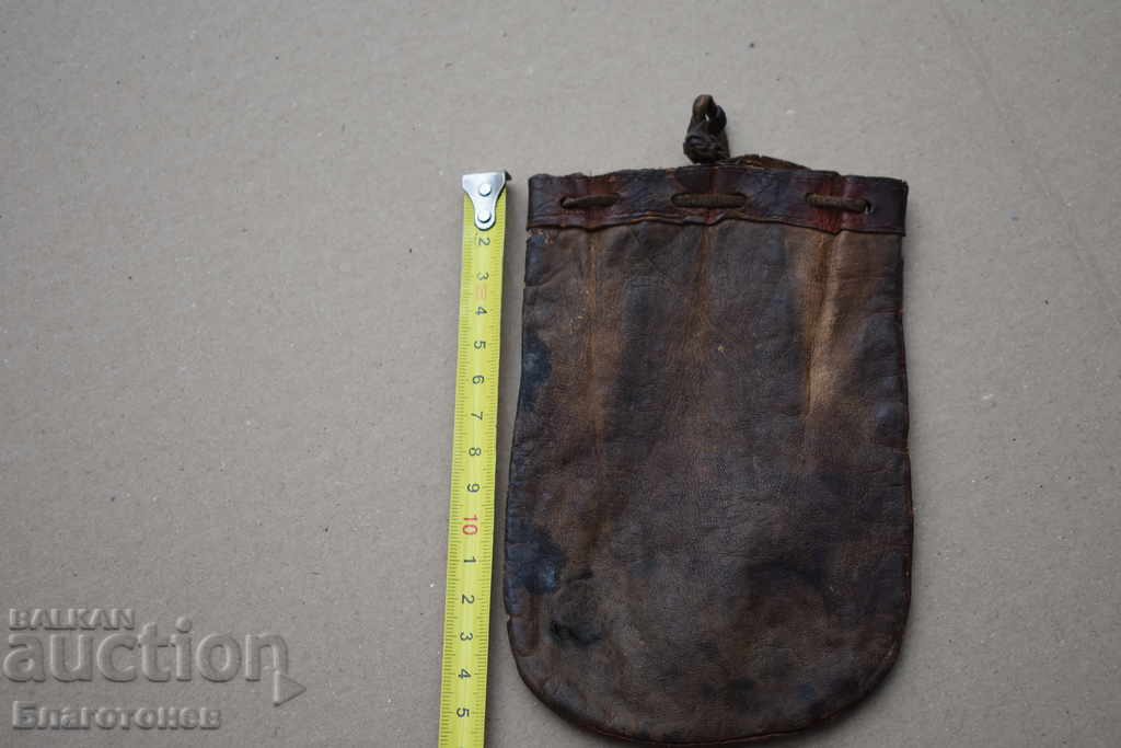 Auction  Pungia leather bag