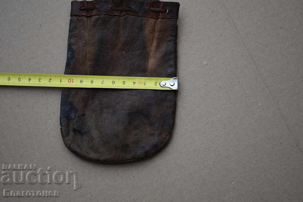 Delivery of Pungia leather bag