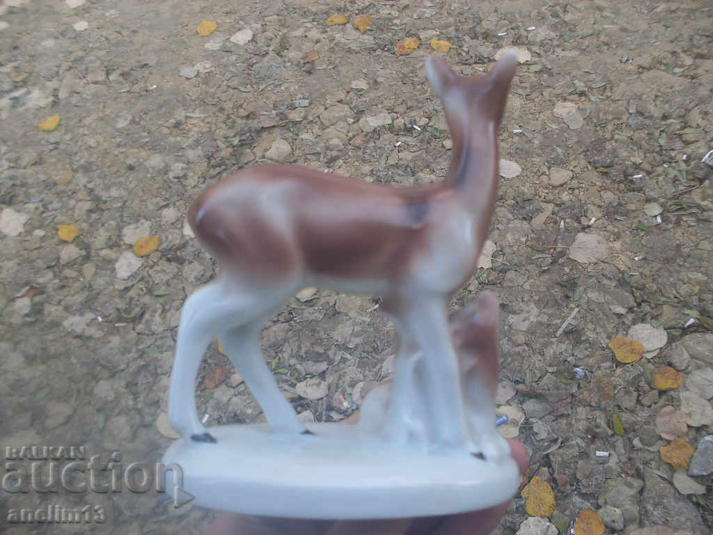 Auction  OLD BULGARIAN PORCELAIN ISSIDES DEER