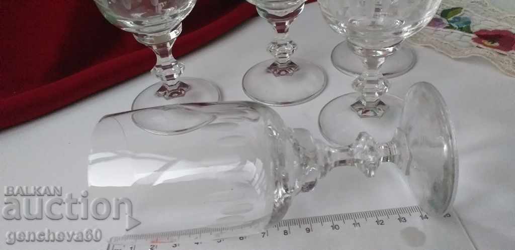Livrarea Pahare pentru aperitiv gravate cu cristale