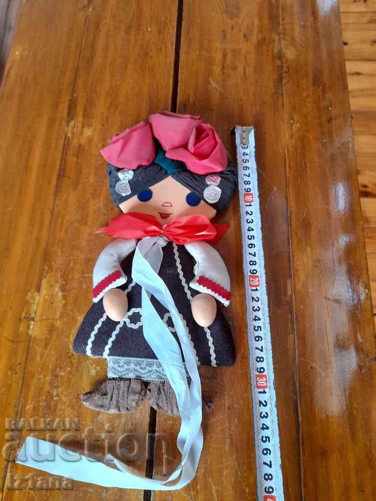 Livrarea Papusa veche de perete