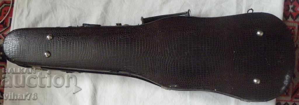 violin with suitcase with price 129.99 BGN | € 66.46