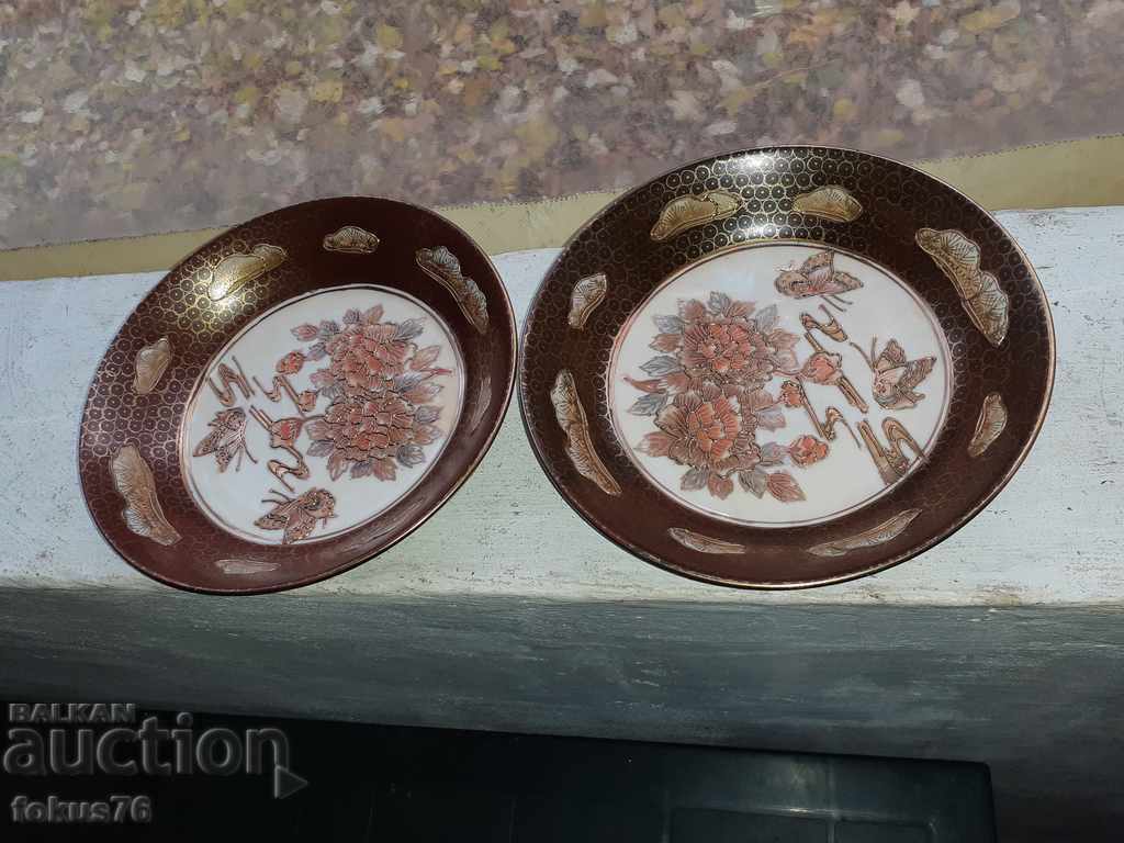 Auction Lot of two plates of Satsuma Satsuma porcelain Auction Lot of two plates of Satsuma Satsuma porcelain