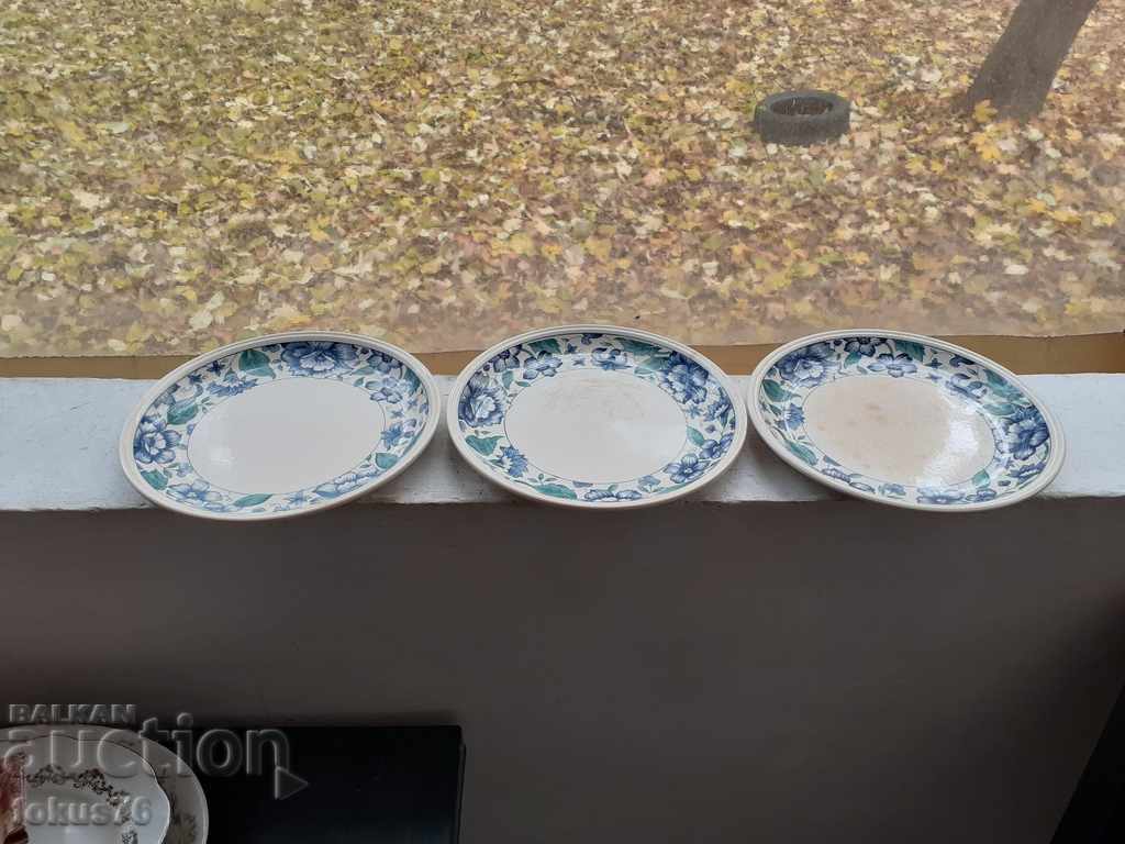 Delivery of Lot of three porcelain plates Staffordshire England porcelain Delivery of Lot of three porcelain plates Staffordshire England porcelain