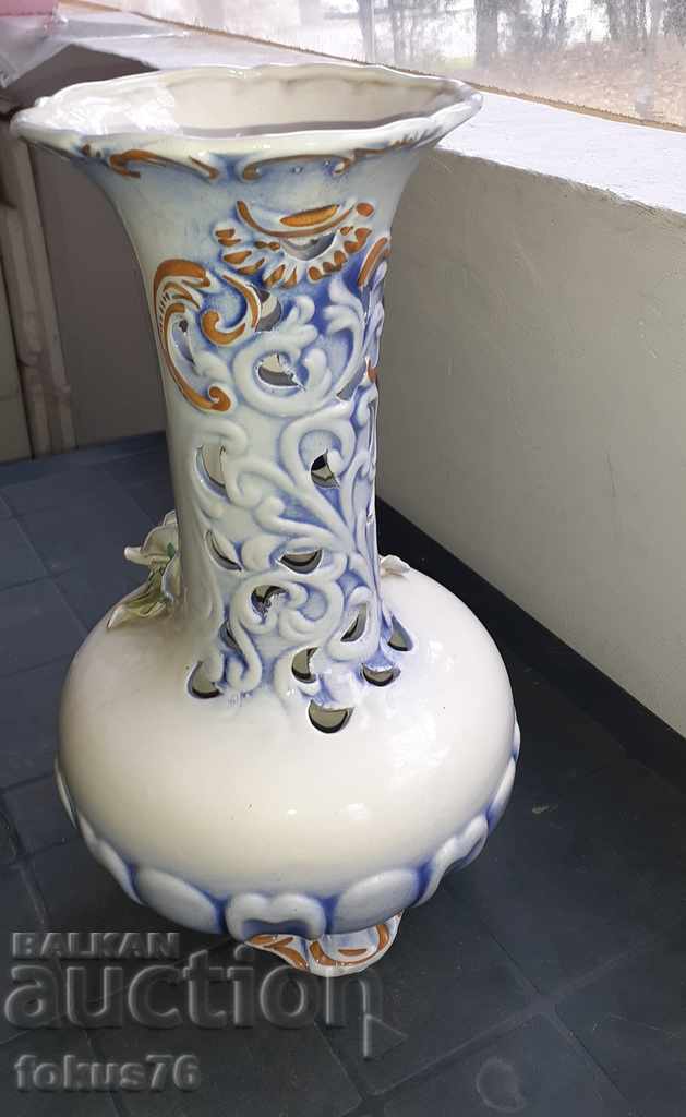 Delivery of Great large porcelain vase Capodimonte porcelain Delivery of Great large porcelain vase Capodimonte porcelain