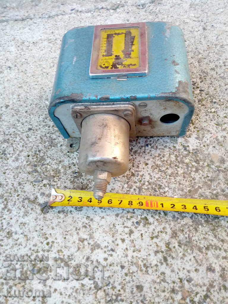 Old thermostat with price 9.99 BGN | € 5.11