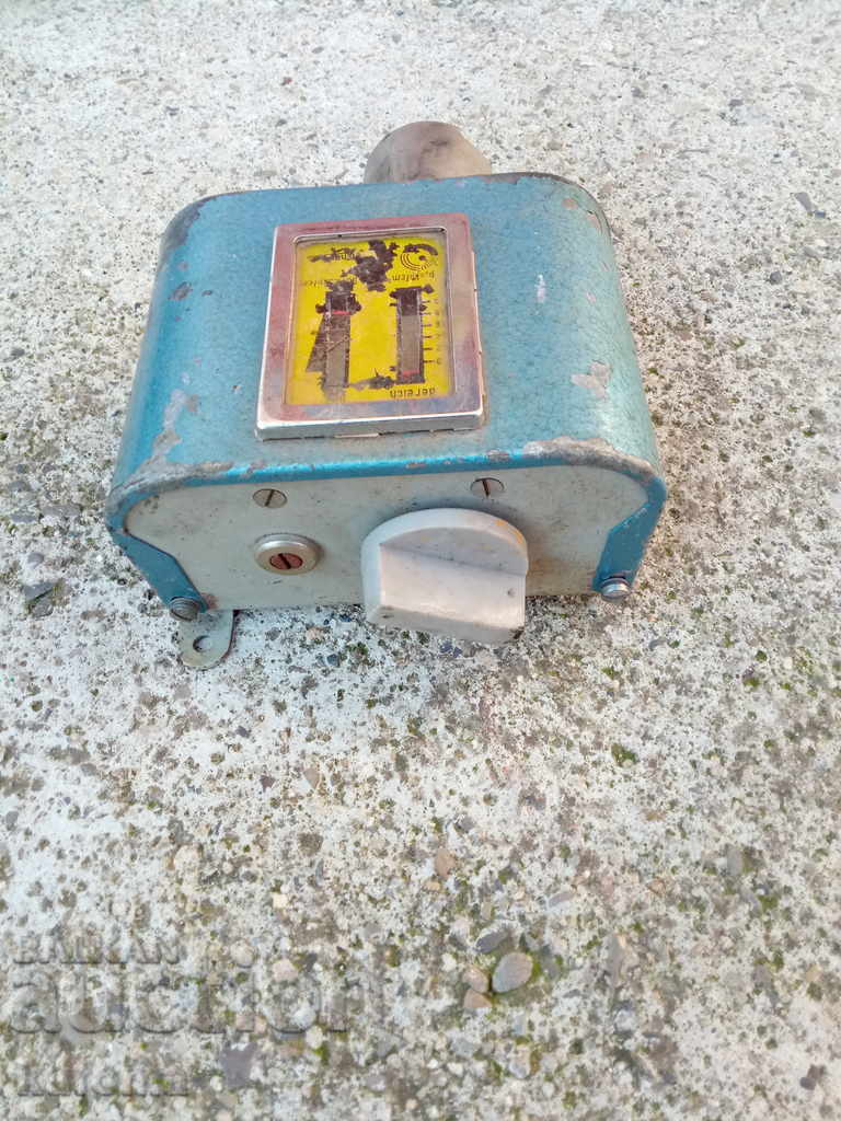 Auction  Old thermostat