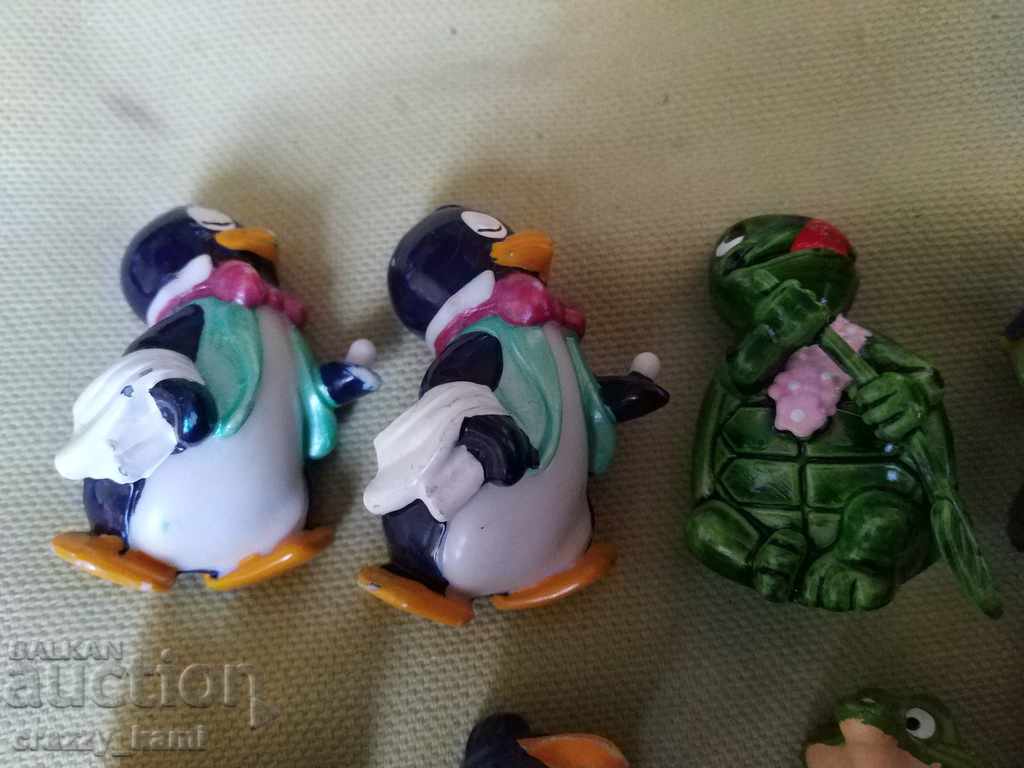 Delivery of Kinder figurines Delivery of Kinder figurines