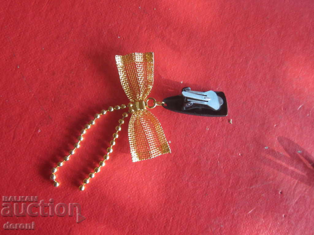 Παράδοση Επιχρυσωμένη καρφίτσα με πέτρες 4