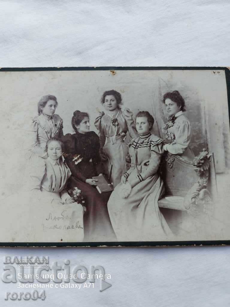 Ivan Karastoianov cu preț 35.99 BGN | € 18.40 Ivan Karastoianov cu preț 35.99 BGN | € 18.40