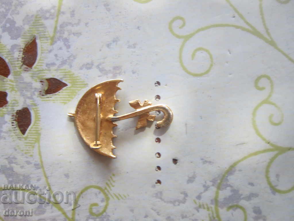 Auction Great gilded brooch with enamel Auction Great gilded brooch with enamel