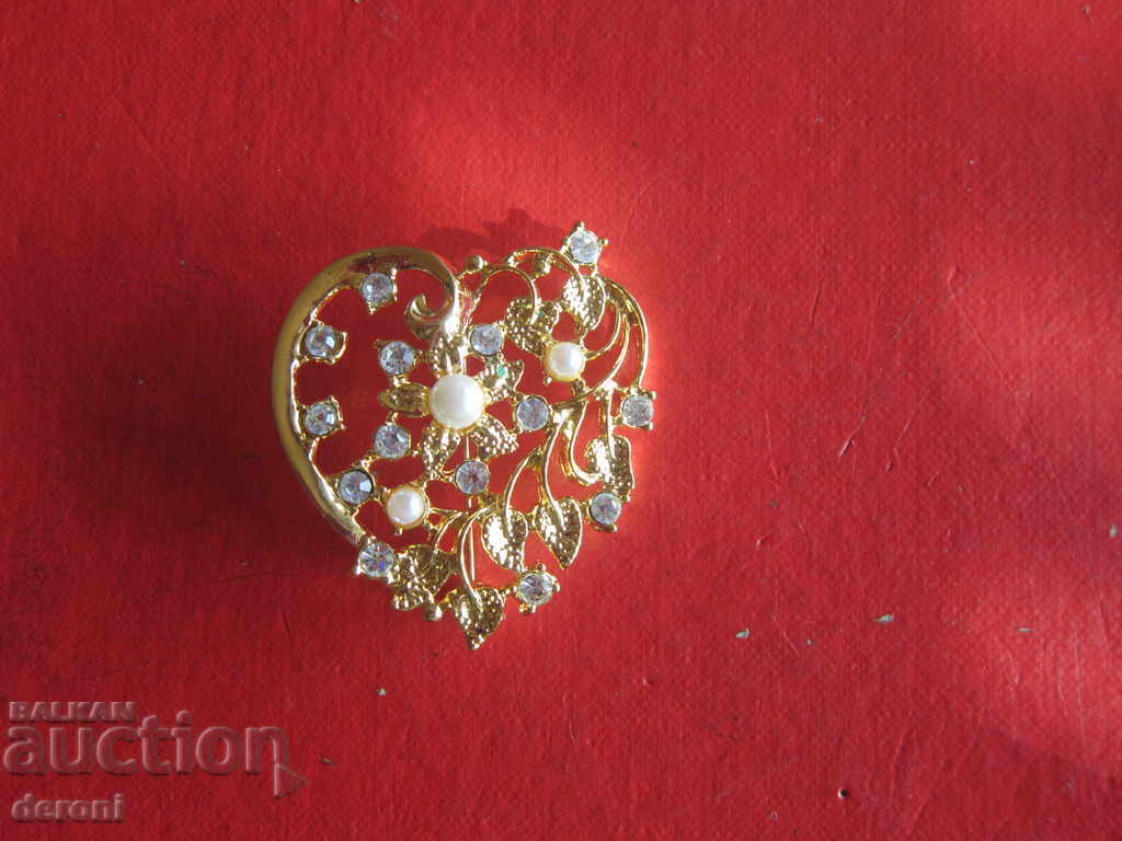 Καταπληκτική επιχρυσωμένη καρφίτσα με πέτρες και πέρλες - 5 Καταπληκτική επιχρυσωμένη καρφίτσα με πέτρες και πέρλες - 5