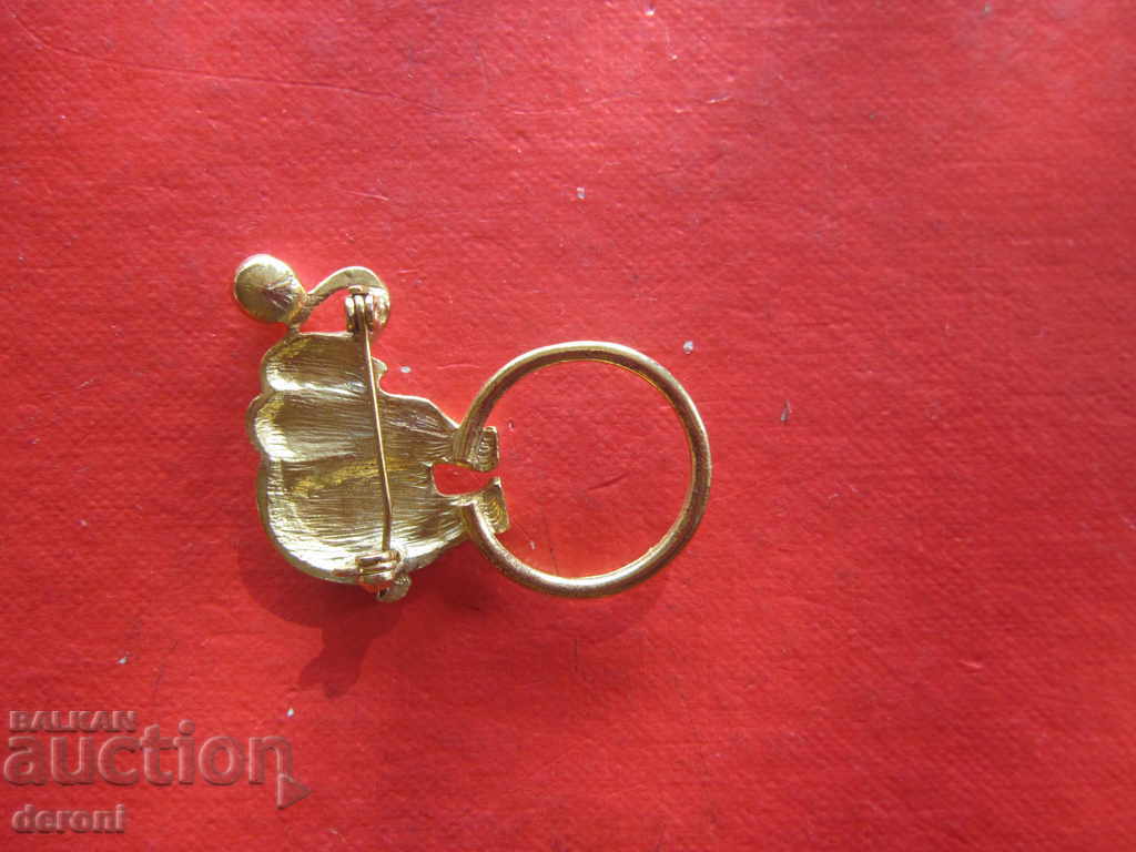 Delivery of Amazing gilded brooch with pearl 2