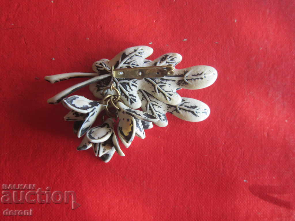 Delivery of Ancient bakelite hunting badge badge Delivery of Ancient bakelite hunting badge badge