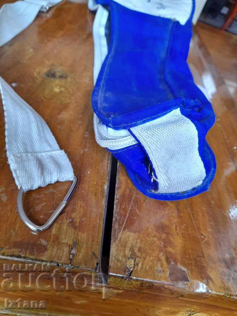 Auction  Old tennis racket case Sofia Mitshukoshi