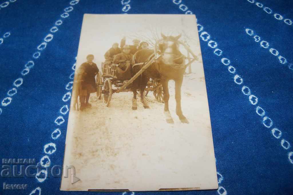 Fotografie veche de carte poștală în cărucior
