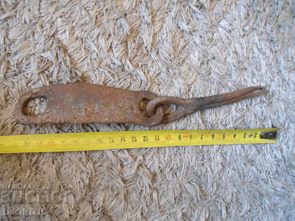 Auction Old wrought latch Auction Old wrought latch