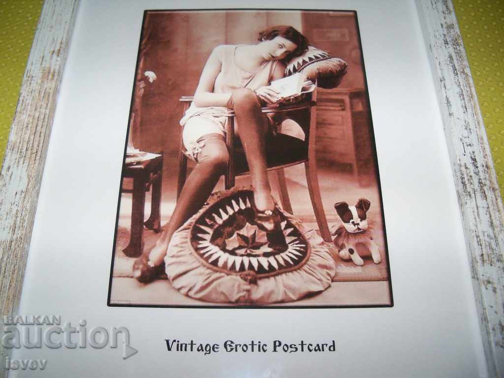 Рамкирана репродукция на стара еротична пощенска картичка 2