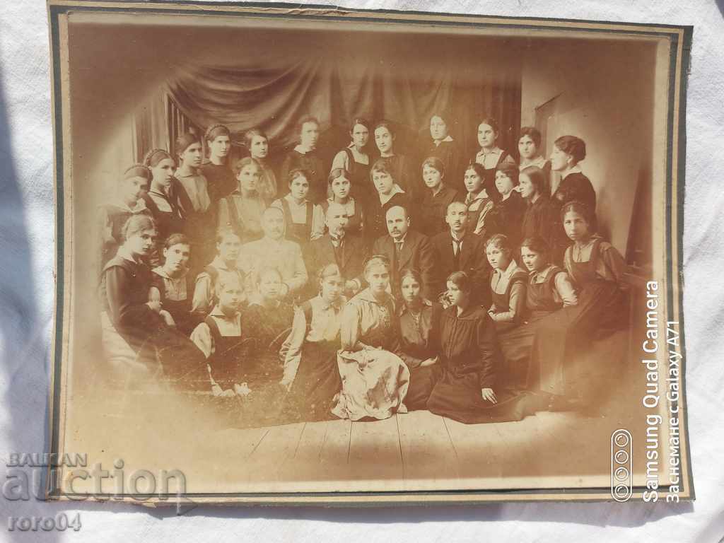 Παλιές φωτογραφίες - ΧΑΡΤΙΝΟ με τιμή 18.00 BGN | € 9.20