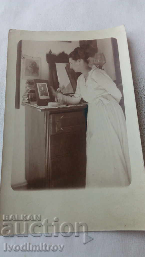 Снимка Дъщеря на царски офицер с бяла рокля