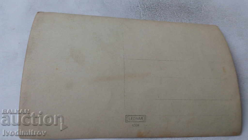 Φωτογραφία Άνδρες και γυναίκες μπροστά από το κατάστημα με τιμή 3.45 BGN | € 1.76 Φωτογραφία Άνδρες και γυναίκες μπροστά από το κατάστημα με τιμή 3.45 BGN | € 1.76